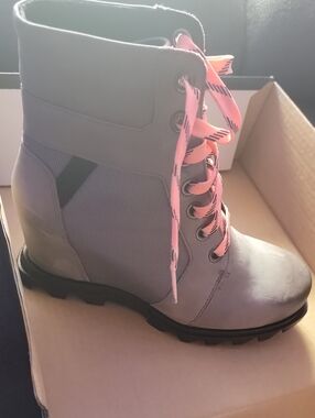 Sorel Joan of Arctic Wedge II Exie in Quarry/Black